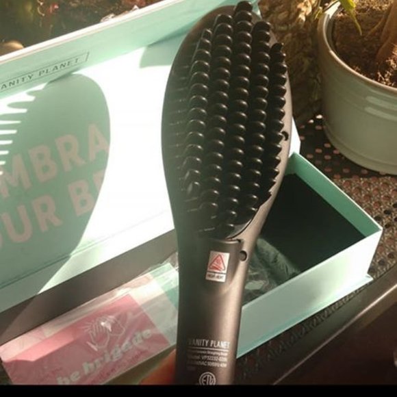 Flow Ceramic Straightening Brush by Vanity Planet - Picture 1 of 4